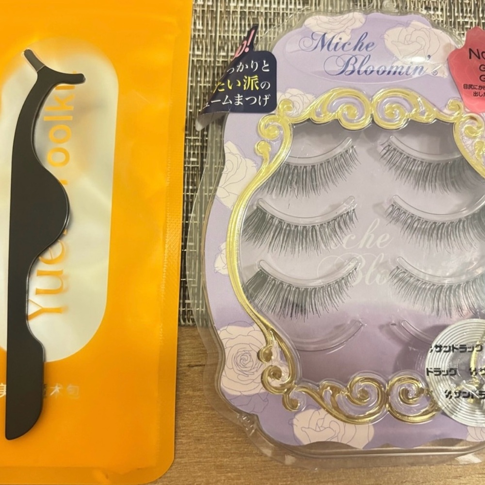 Miche Bloomin’ False Eyelashes + Applicator Tool Set